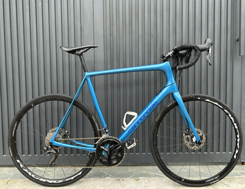 Vélo de route Cannondale XL bleu avec freins à disque — location à Bike Station Saigon pour Da Nang 70.3