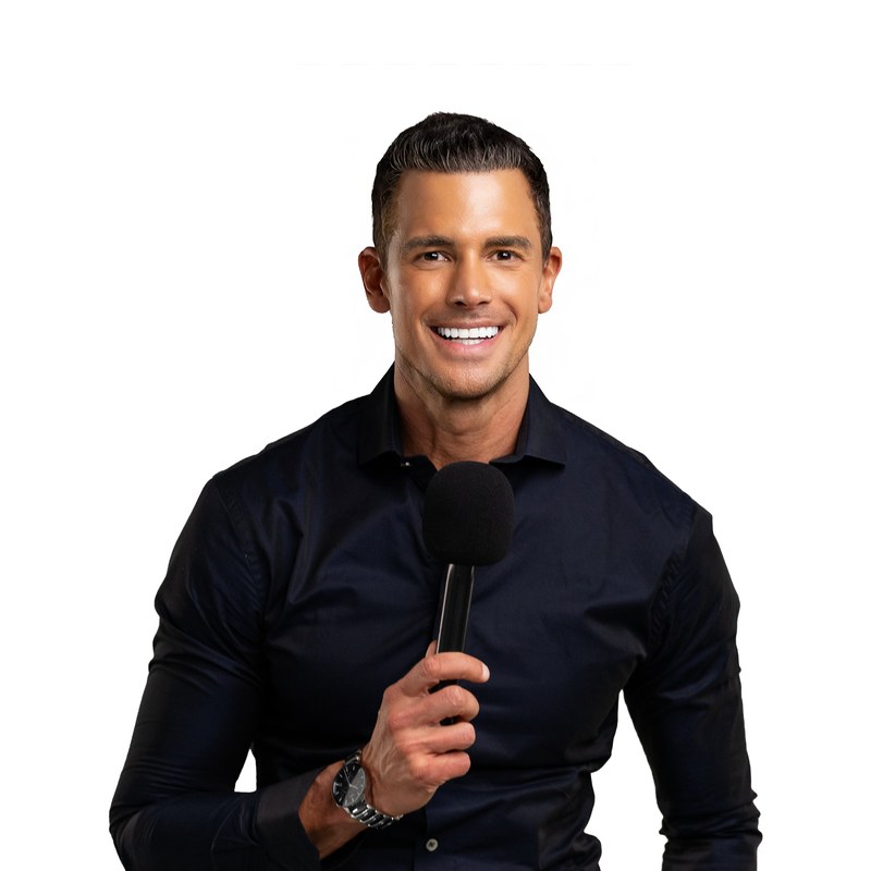 Thomas Prommer holding microphone - Technology & AI Keynote Speaker